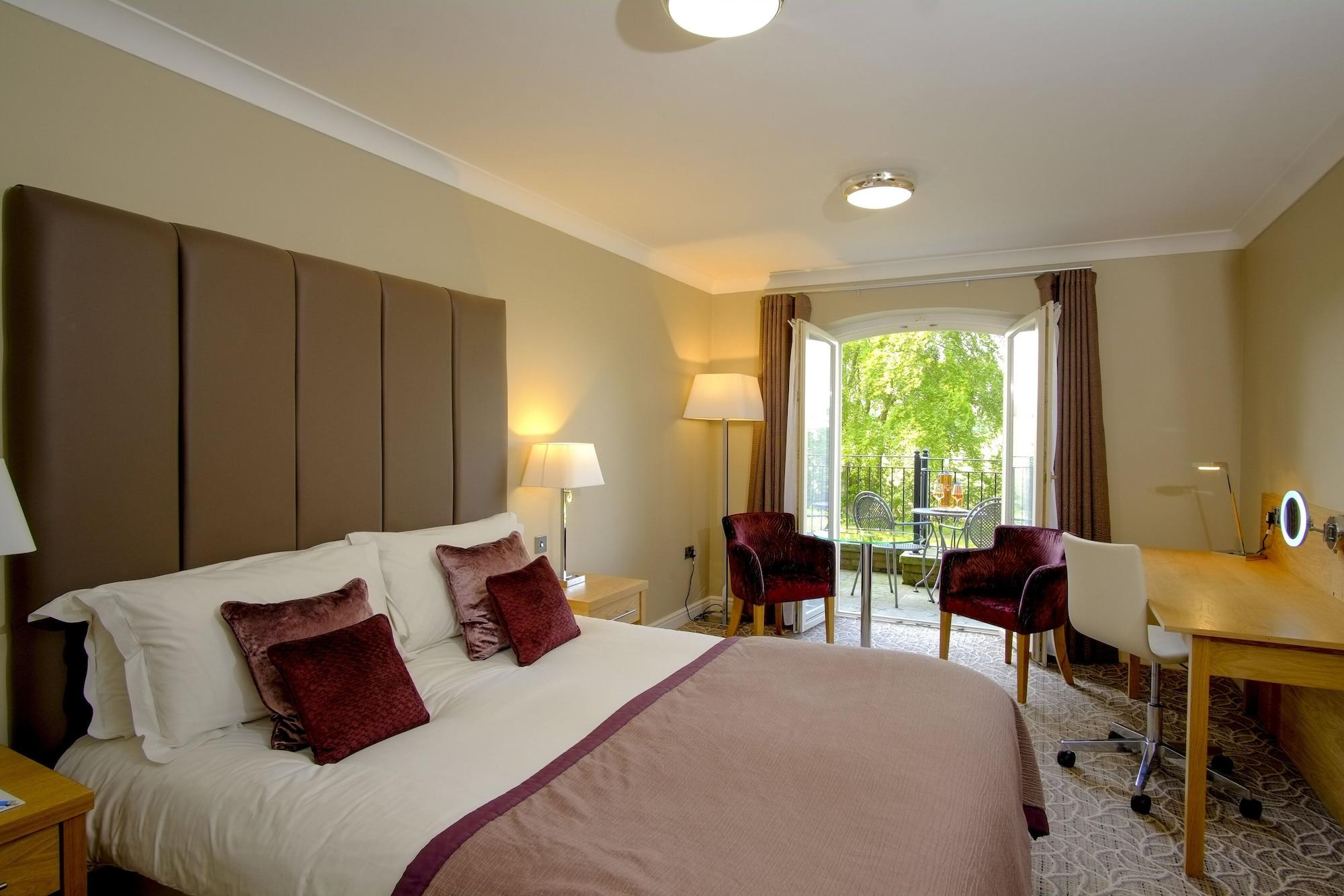 Lion Quays Отель Чёк