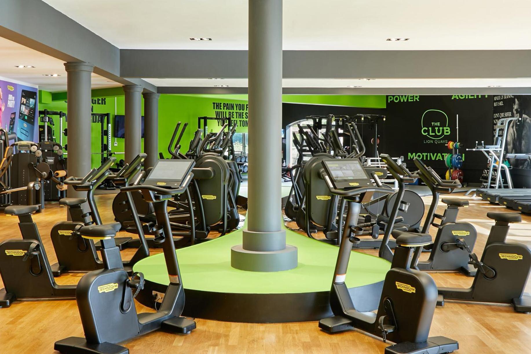 Lion Quays Отель